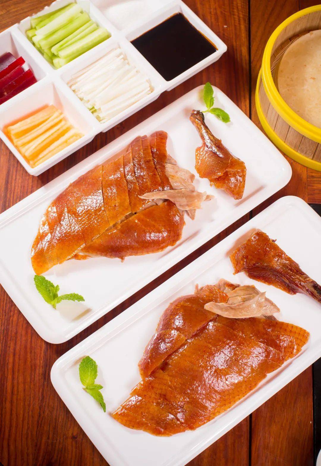 烤鸭最新装盘,一盘美食背后的温馨故事