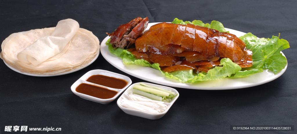 烤鸭最新装盘,一盘美食背后的温馨故事