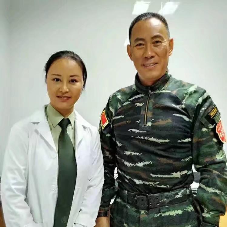 范伟与任达华最新电影探索,小巷深处的特色小店之旅