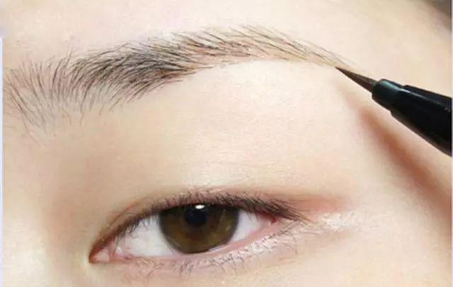 最新流行趋势下的眉毛造型,展现变化之美,自信之光闪耀登场