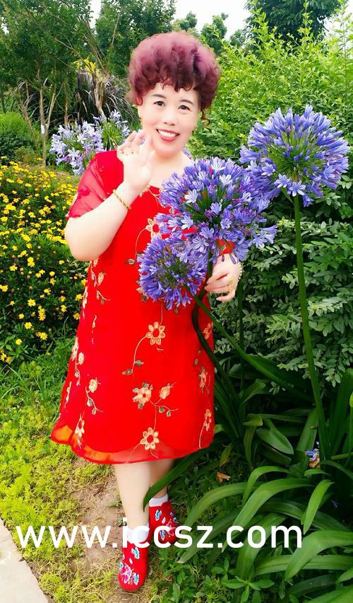 闫盼盼最新写真——展现时尚魅力的多维风采