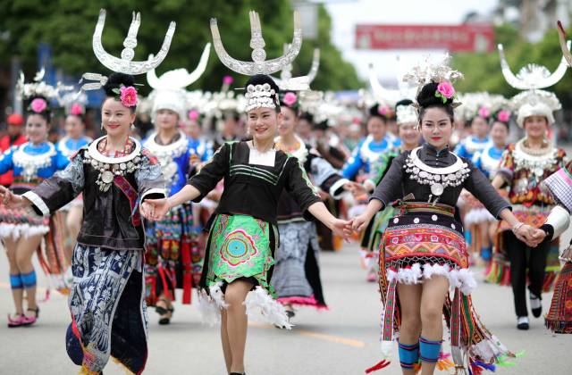 丹寨最新招工现象，影响与观点探讨