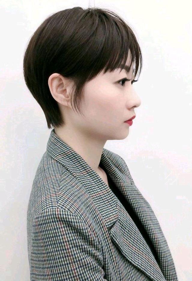 最新短发型图片，探索变化之美，自信与成就感的旅程