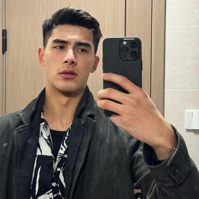 最新潮流男头型探索,自然美景之旅与内心平和的追求