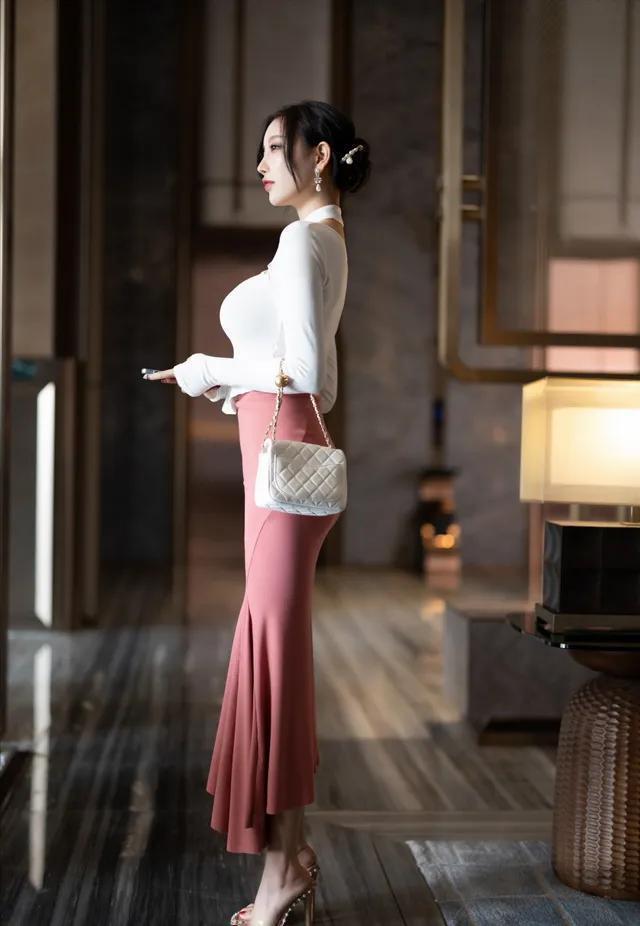 杨晨晨最新科技套装,前沿体验,生活完美融合