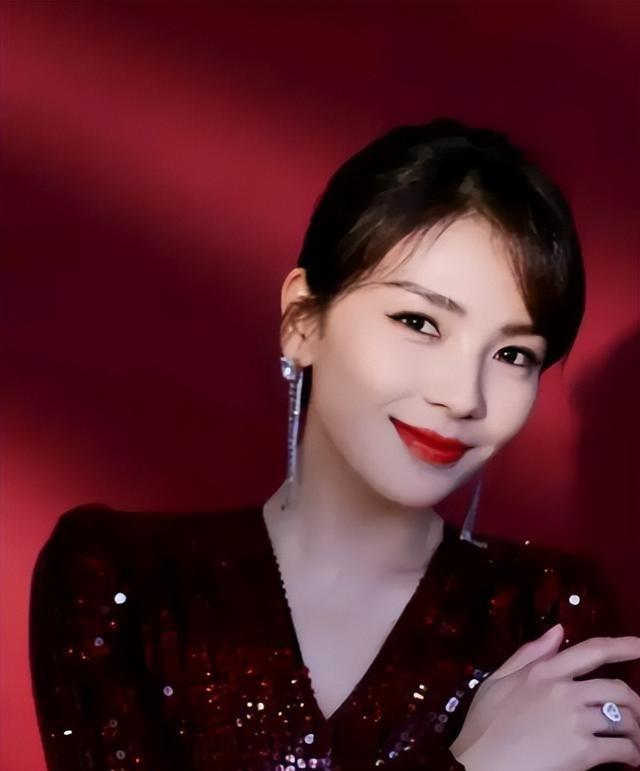 周迅2024最新动态揭秘，事业发展多维视角观察