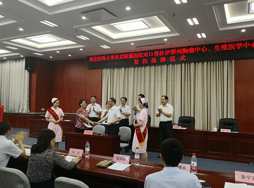 伊犁州最新领导班子日常与朋友间的温馨故事