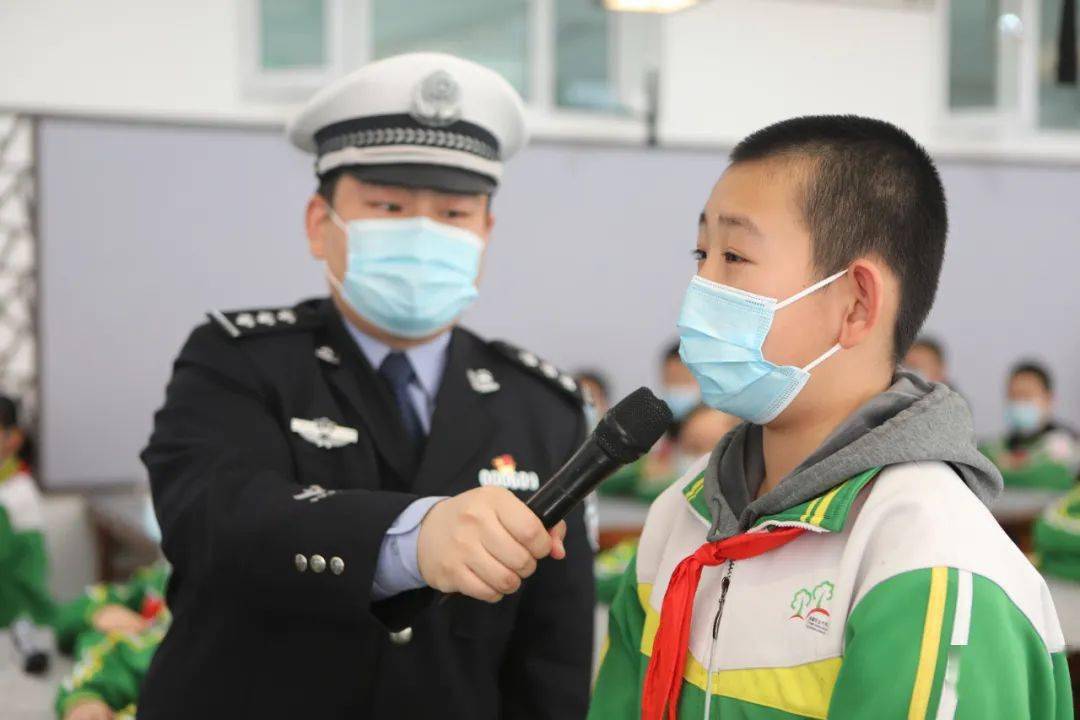 新疆的警察好考吗最新,新疆的警察好考吗最新?科技赋能,梦想触手可及!