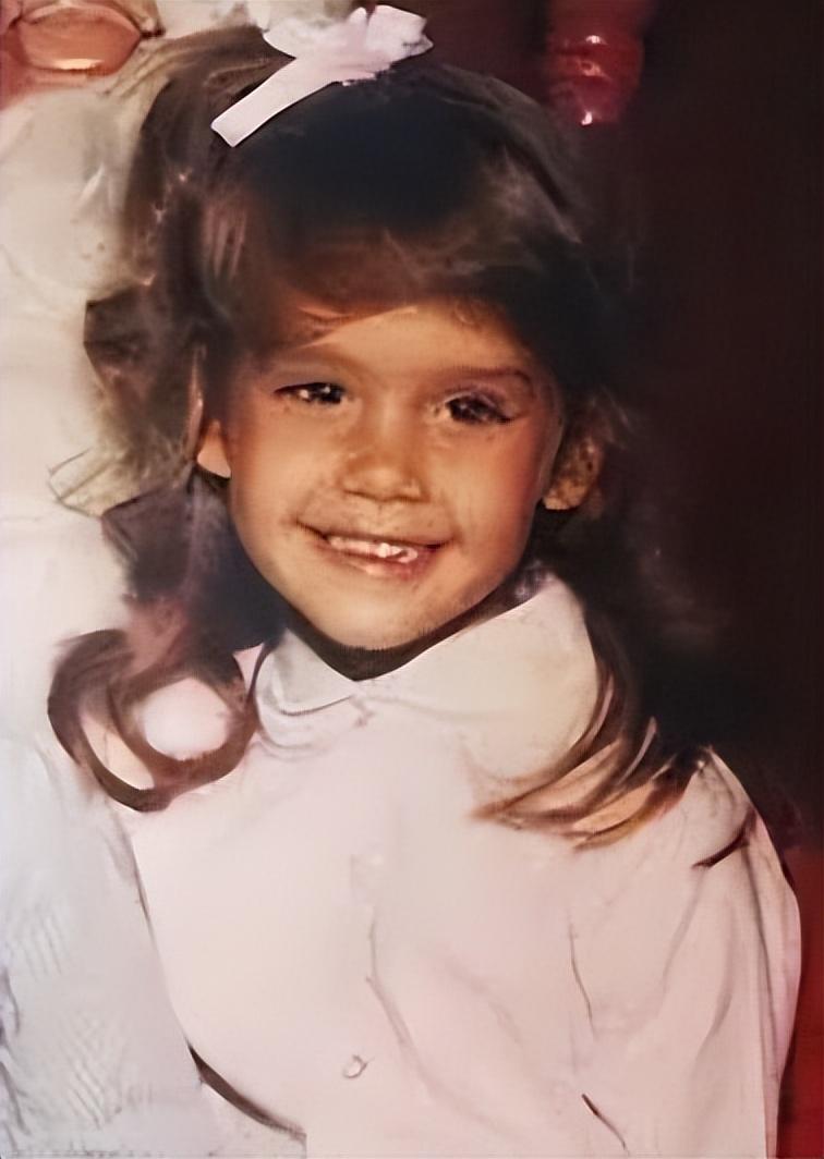 大总裁小甜心的甜蜜探秘,最新章节与小巷中的秘密