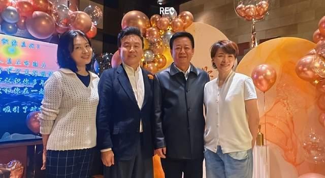 董卿2024最新动态,坚持与自信的力量展现新篇章