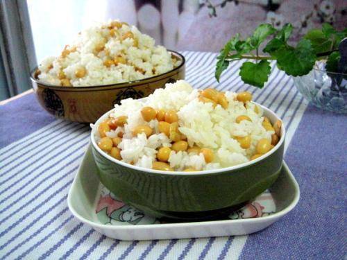 科技重塑餐桌体验，探索米饭的最新吃法