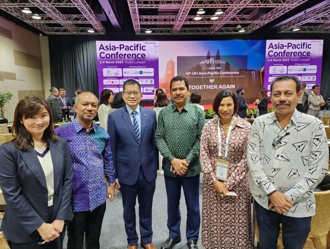 2024澳门正版免费资本图库,最新答案诠释说明_目击版66.112