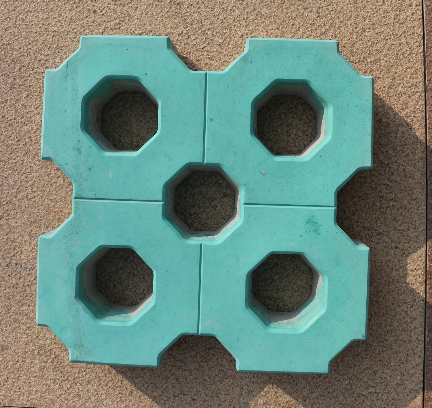 最新草坪砖，迈向绿色成功的步伐