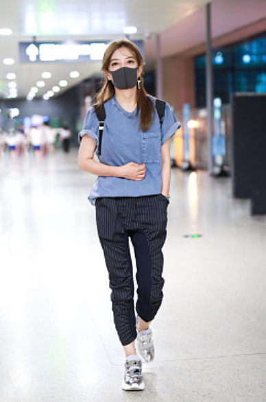 上海最新时尚潮流,自信成长之旅的时尚之都风采