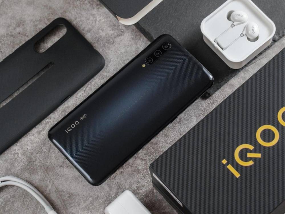 iQOO新世代之冠揭秘，背景、里程碑与智能时代地位重塑