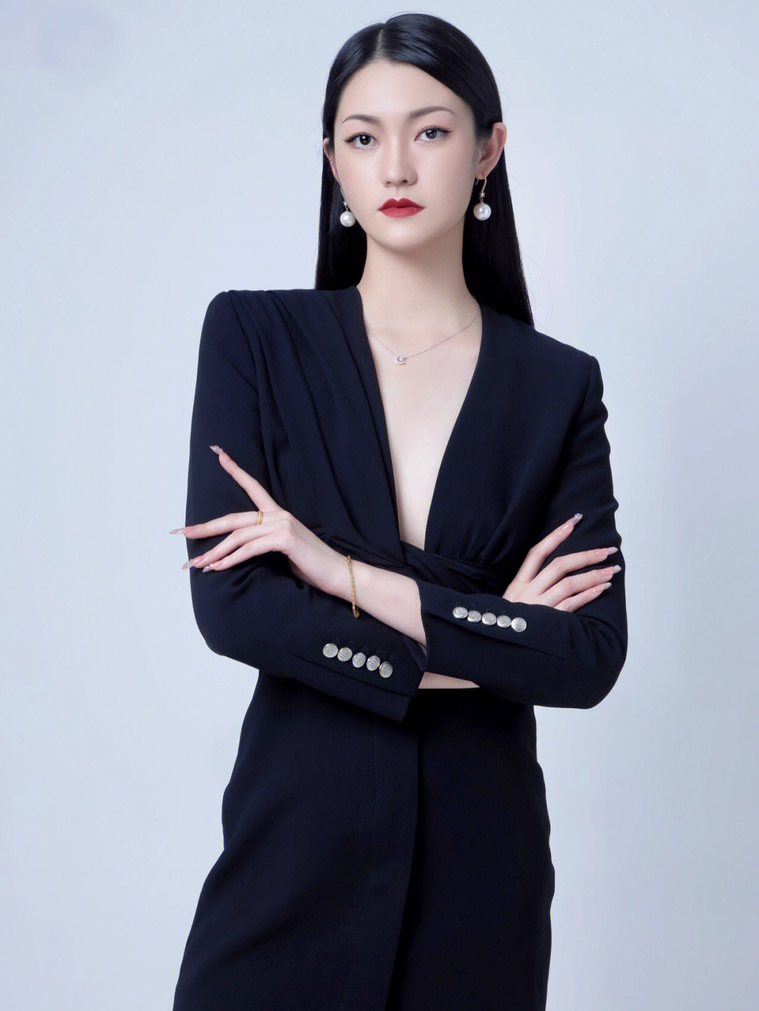 重塑自我，最新形象照展现真实风采