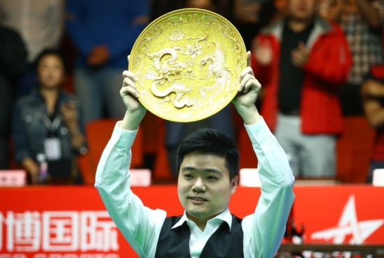 丁俊晖最新比赛夺冠之旅，自然美景下的心灵寻觅与平和之旅