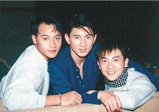 最新歌曲飞，高科技音乐盛宴引领未来生活风尚潮流