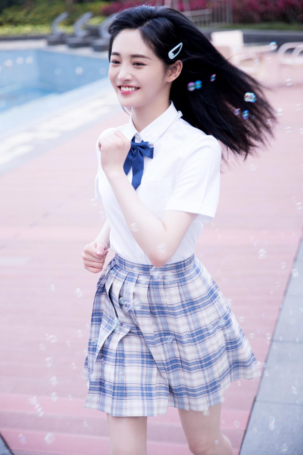 百褶裙时尚之旅,自信与成长的蜕变之路