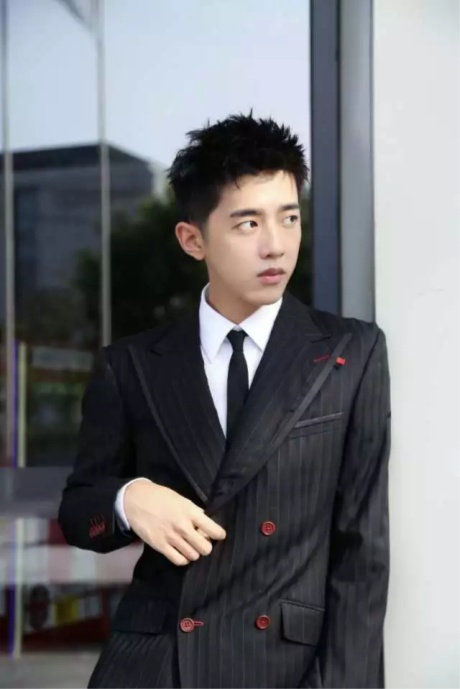 梁靖康最新阳光日常照片曝光,温暖瞬间捕捉瞬间心动