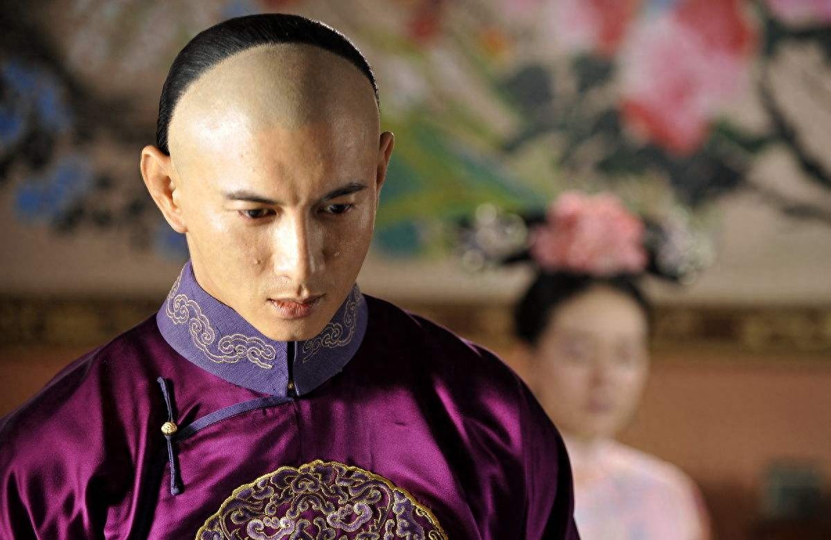 四爷演员的成长之路,变化、学习与自信的力量