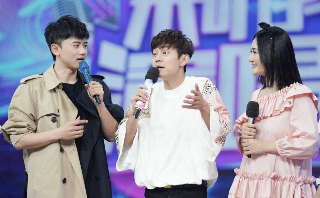 何炅大张伟综艺节目新篇章，巷弄深处的娱乐盛宴与隐藏小店之旅