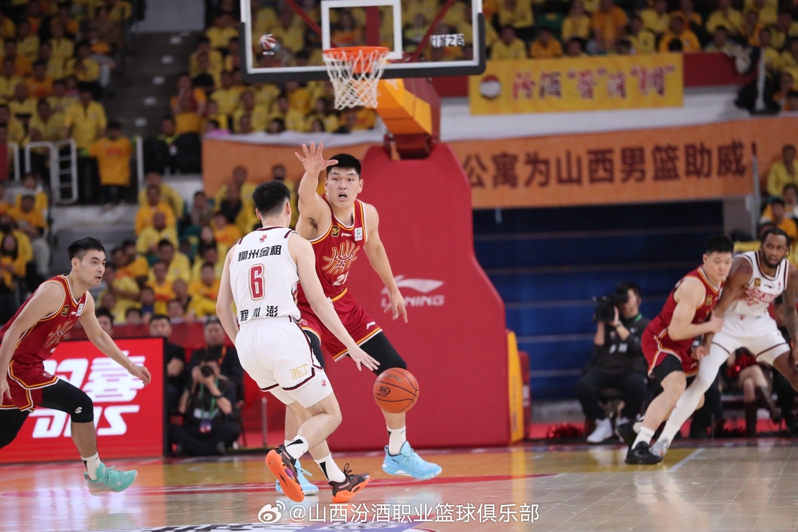山西男篮最新动态,球场热血与场外温馨时刻