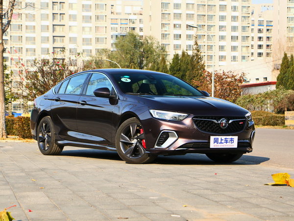 君威17款十月新上市,小巷深处的魅力,等你来探索!