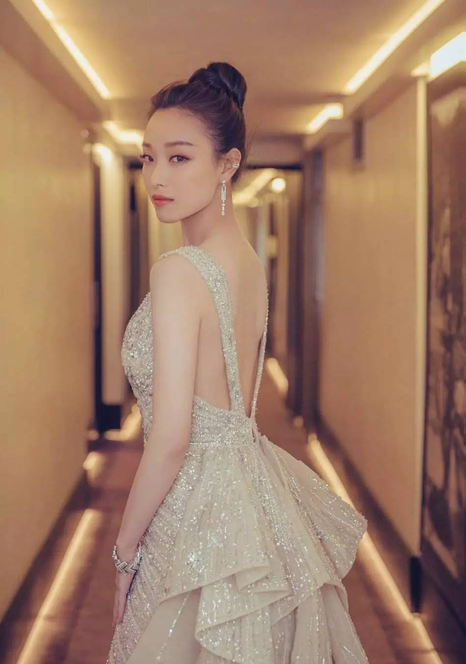 时尚女明星,时尚女明星的寻心之旅,远离尘嚣,探索自然美景的魔力