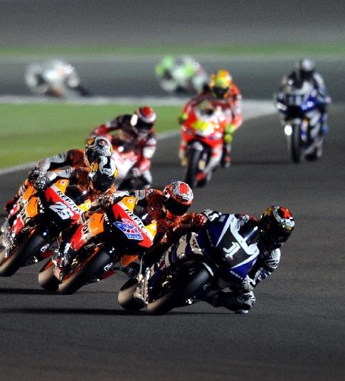 摩托赛车比赛的温馨日常风采