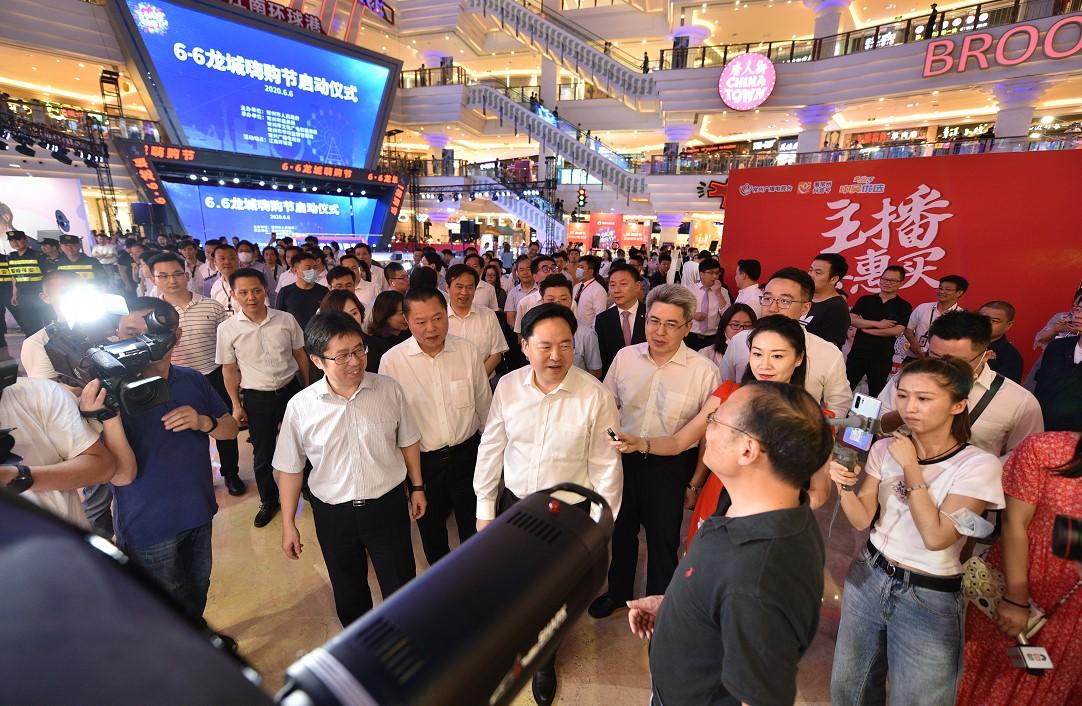 环球电视台探秘，小巷深处的特色小店与未知电视天地