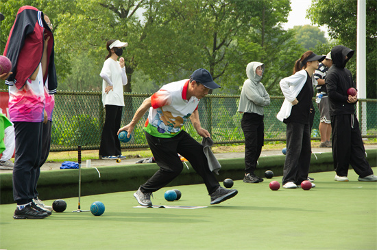 科技重塑掷球比赛，未来赛场新纪元体验！