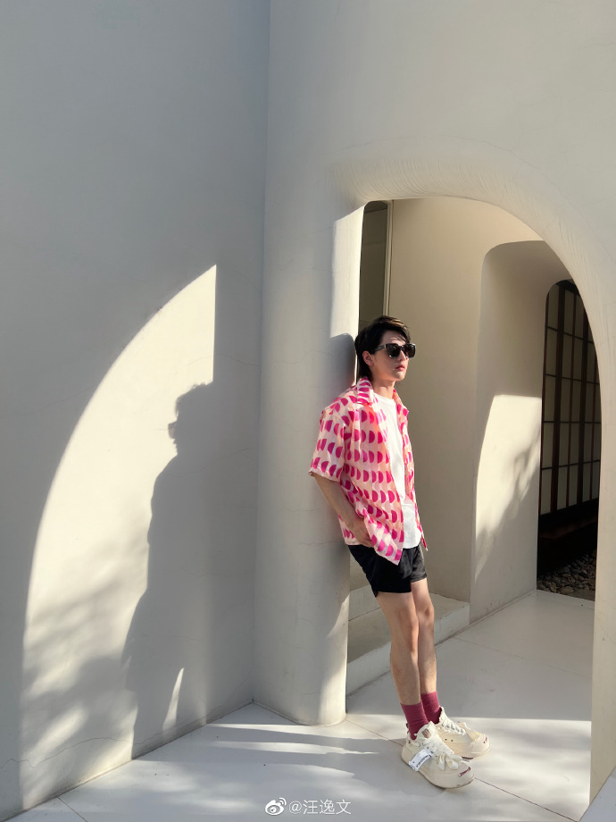 蒋逸文，时代新星崛起，闪耀时代之光