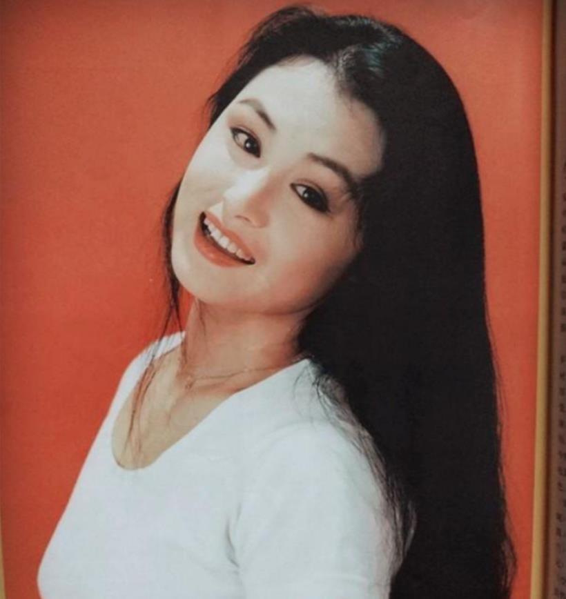 脊柱侧弯明星的励志之旅，自信成就梦想之路