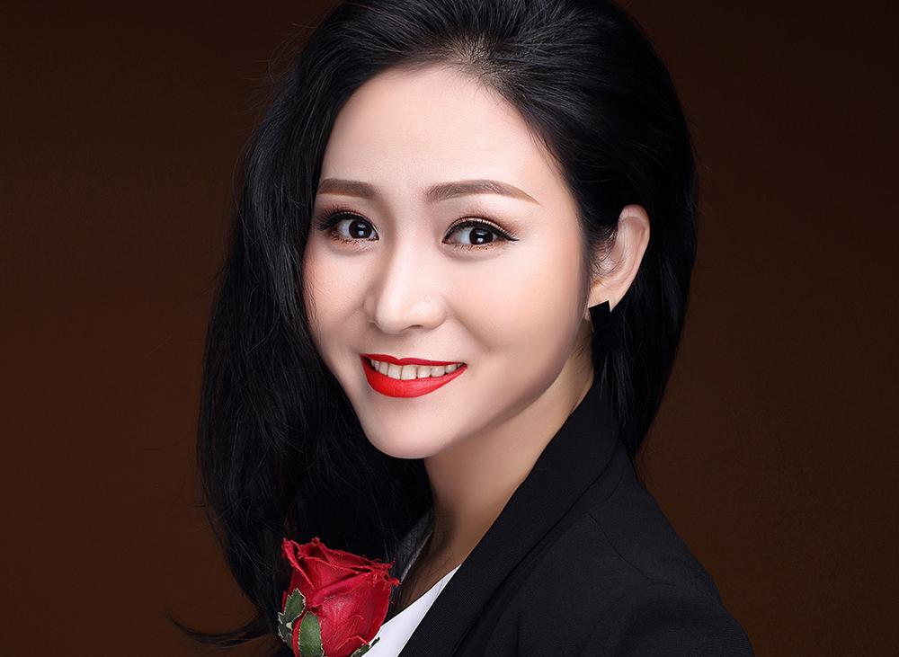 杨升娟甘谷清唱新歌展现高科技产品新时代魅力