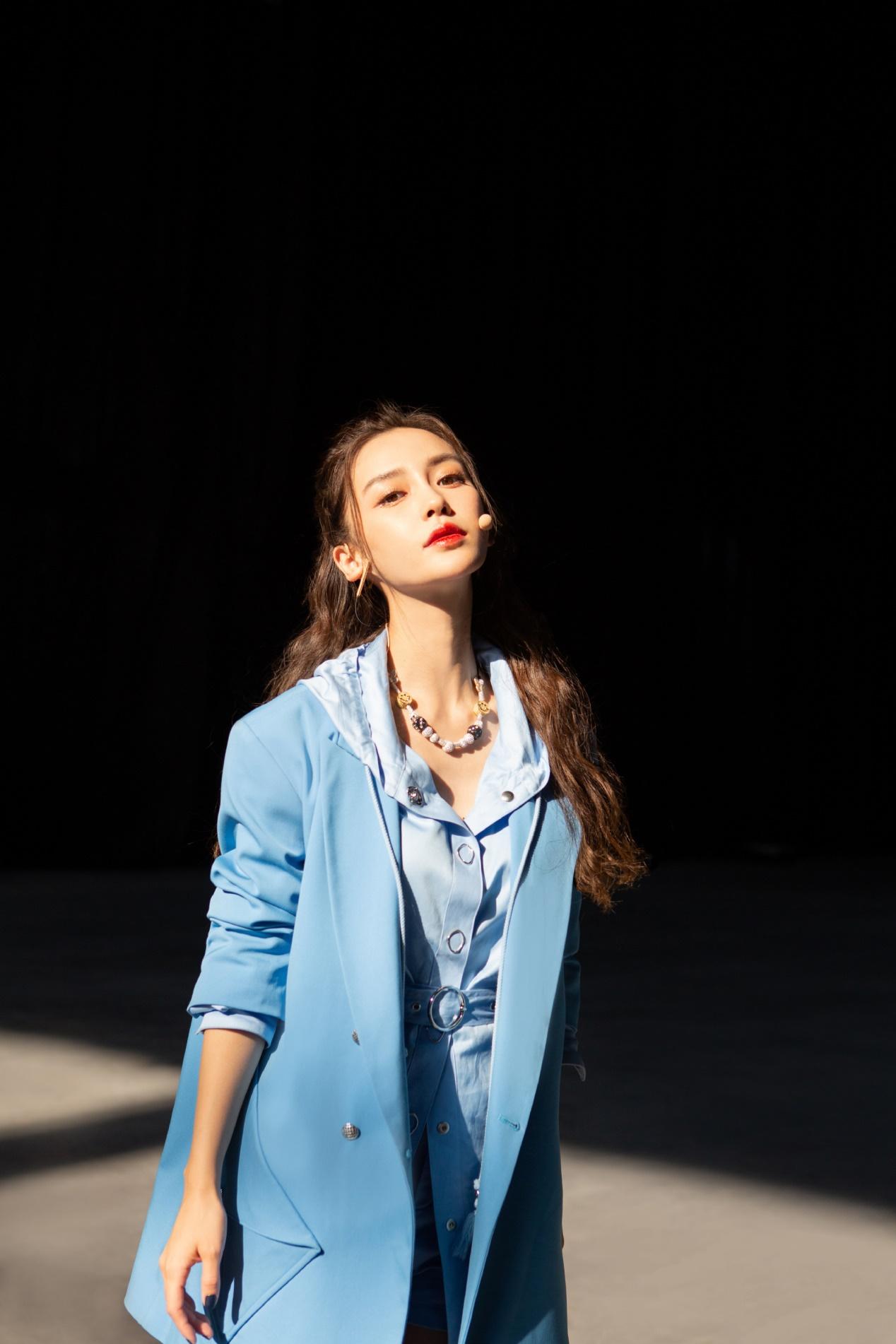 最新礼服风采展示，璀璨夺目，优雅至极的魅力瞬间?