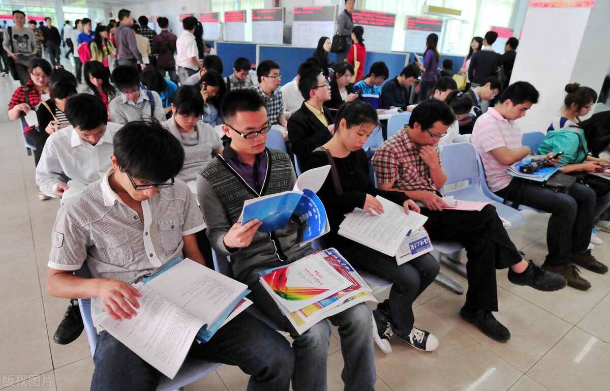 最新教师工资改革点燃教育激情，成就教师梦想新篇章