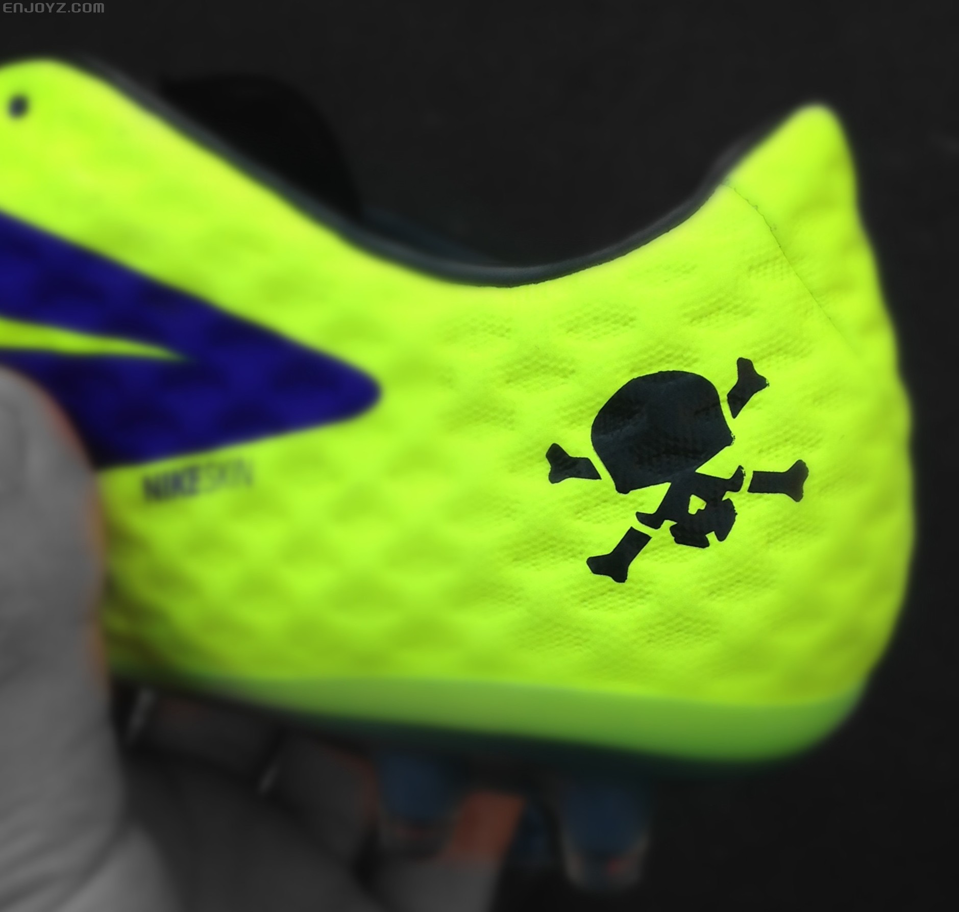 毒蜂最新款式选购与搭配指南，时尚潮流之选！