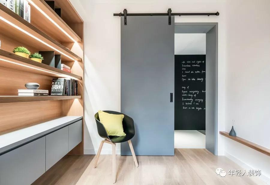 现代多功能黑板，点亮学习之光，引领变革之舞