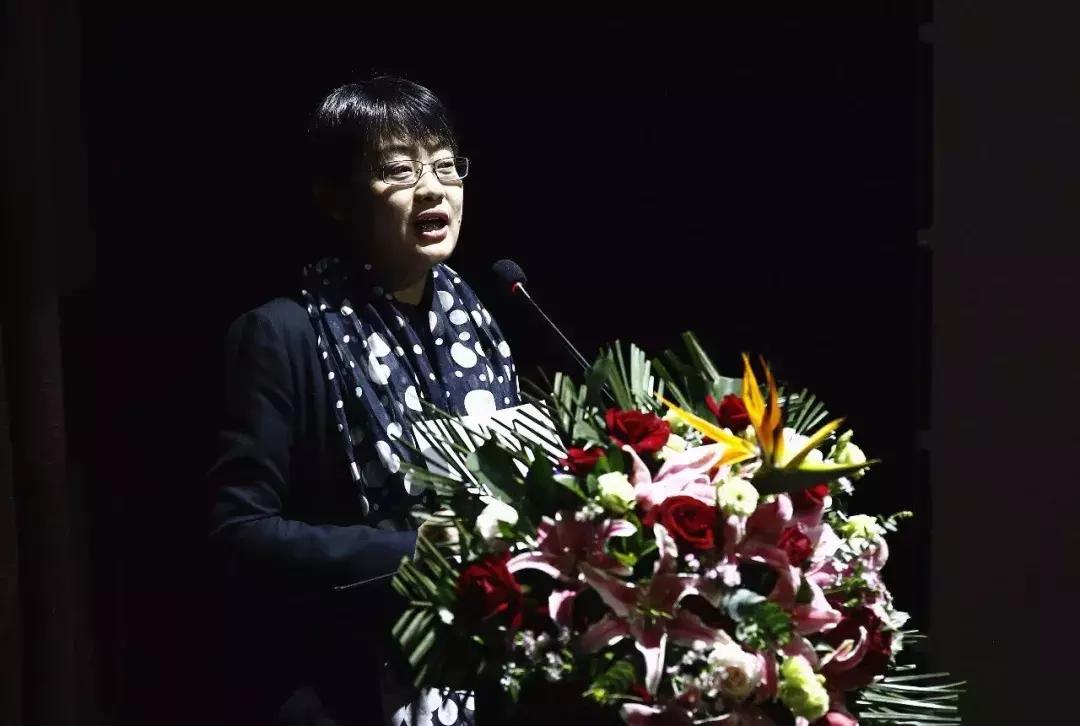 现代多功能黑板,点亮学习之光,引领变革之舞