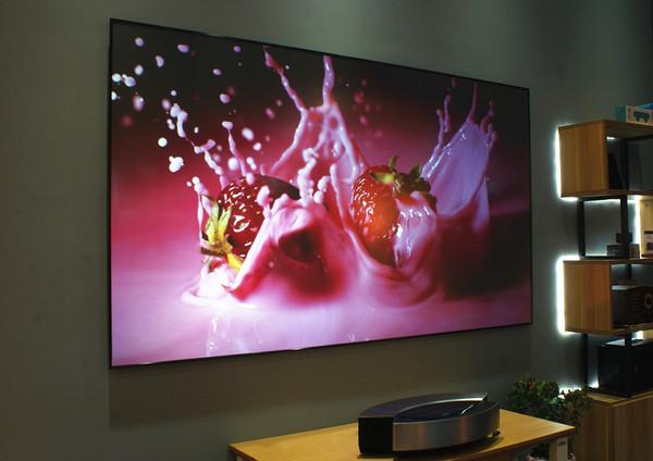 激光电视，点亮生活的智慧之光，赋予力量与自信之选