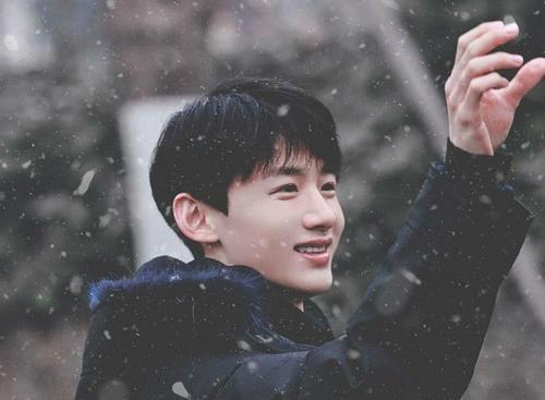 名字带乐的明星，成长之路上的变化、学习与自信的力量