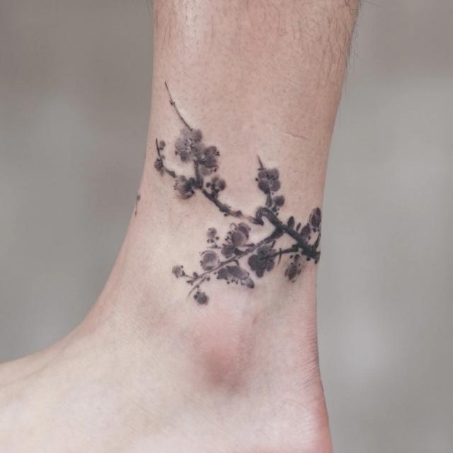 时尚还是冒险?揭秘2016年流行脚踝纹身图案