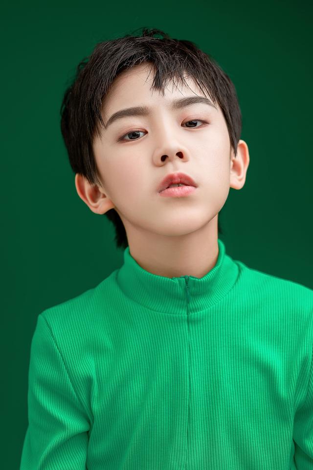 科技与艺术融合之作，演员肖添仁专属高科技产品重磅推出