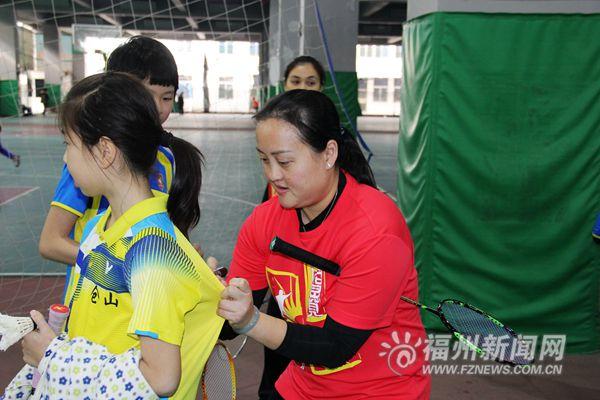 龚智超羽毛球赛场精彩瞬间回顾,赛场风采一览无余