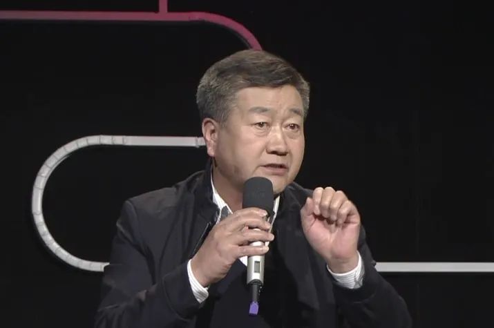 王群演员，演艺之路的闪耀之星