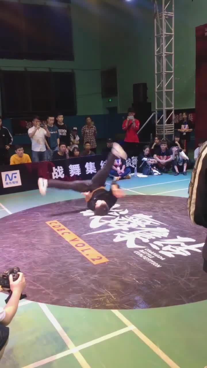 高科技竞技新纪元，引爆潜能的炸比赛盛宴！