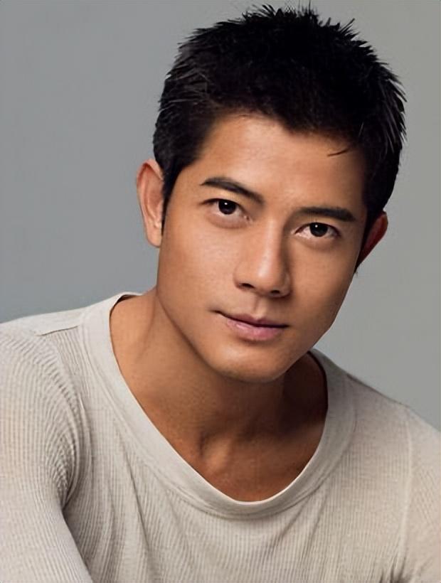 香港男星璀璨星辉，闪耀的演员之路