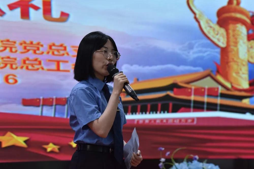 热血沸腾的Rap比赛现场，震撼来袭，精彩不容错过！