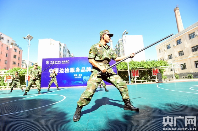 警棍术新篇与小巷深处的特色小店探秘之旅